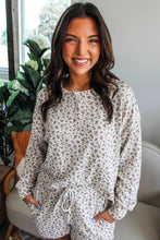 Load image into Gallery viewer, White Spiral Ribbed Floral Print Long Sleeve Henley Top Drawstring Short Set
