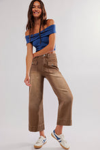 Load image into Gallery viewer, Brown Flap Pockets Front Straight Cropped Jeans
