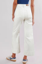 Load image into Gallery viewer, White Flap Pockets Front Straight Cropped Jeans
