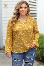 Load image into Gallery viewer, Yellow Plus Size Floral Print Ruched Split Neck Blouse
