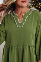 Load image into Gallery viewer, Jungle Green Contrast Stitched V Neck 3/4 Sleeve Tiered Mini Dress

