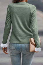 Load image into Gallery viewer, Grass Green Seam Detail Lace Contrast Cuffs Raglan Sleeve Top

